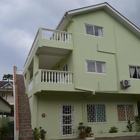 Chez Payet Airport Guesthouse Pointe La Rue Экстерьер фото