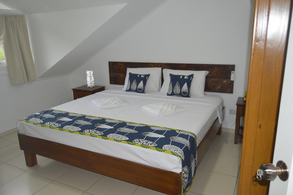 Chez Payet Airport Guesthouse Pointe La Rue Экстерьер фото