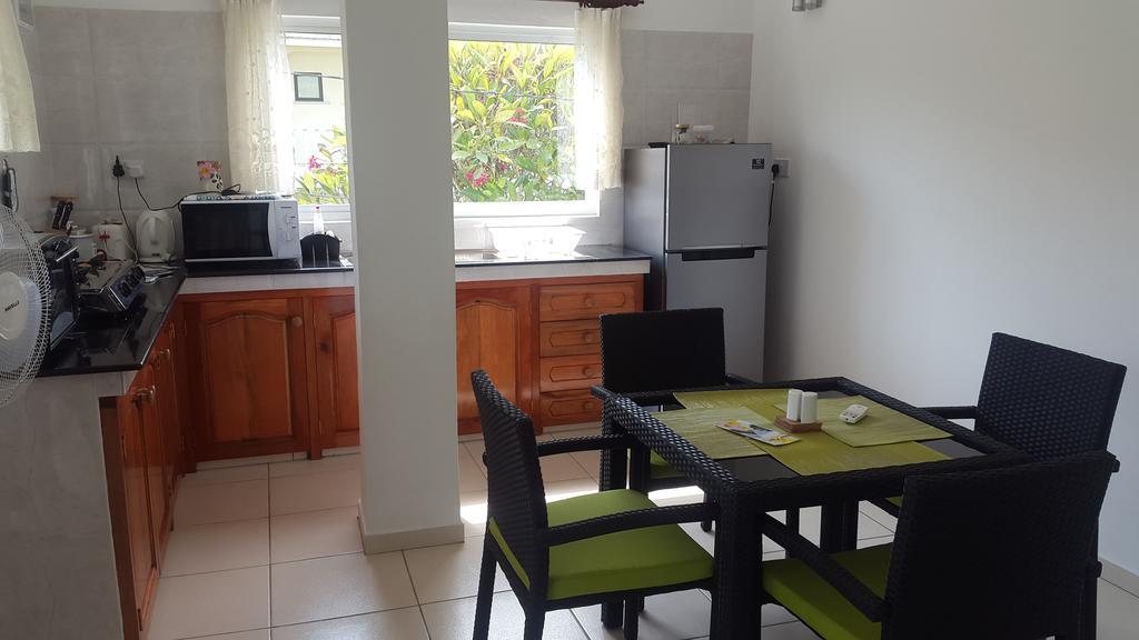 Chez Payet Airport Guesthouse Pointe La Rue Экстерьер фото