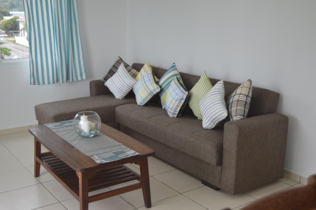 Chez Payet Airport Guesthouse Pointe La Rue Экстерьер фото