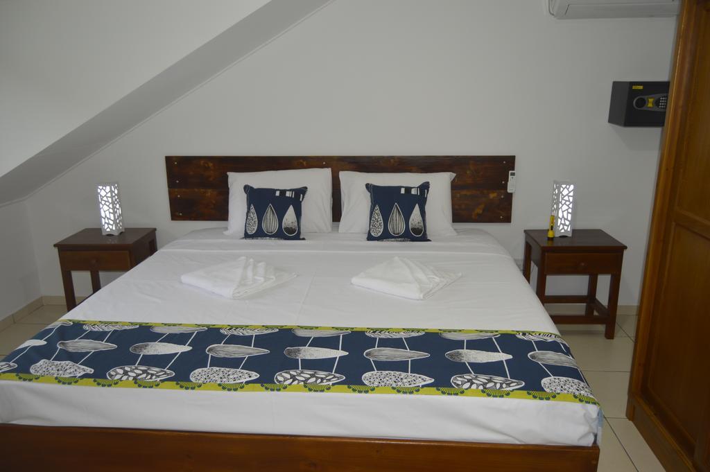 Chez Payet Airport Guesthouse Pointe La Rue Экстерьер фото